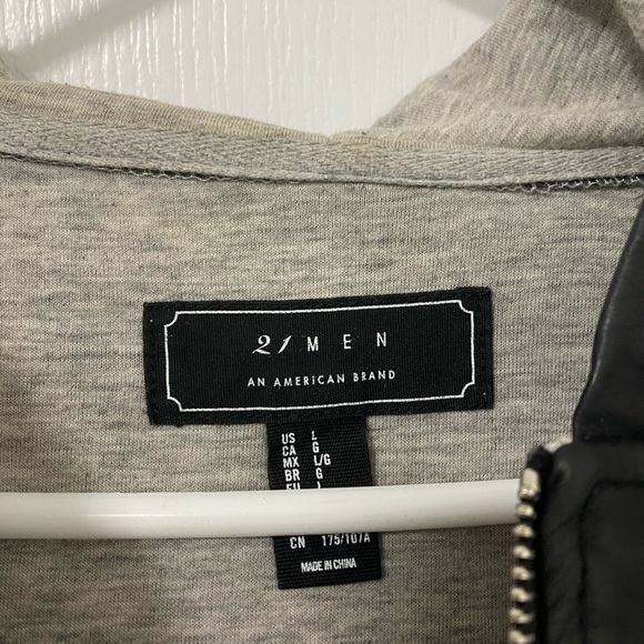 Zip-up sweater with leather shoulders and hoodie - Picture 4 of 4